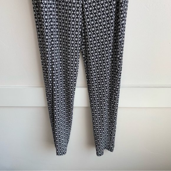 BCBGeneration Black & White Pattern Sleeveless Jumpsuit - Picture 10 of 11